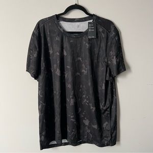 Men’s Ideology Scoop Neck Camo Performance Tee in Deep Black